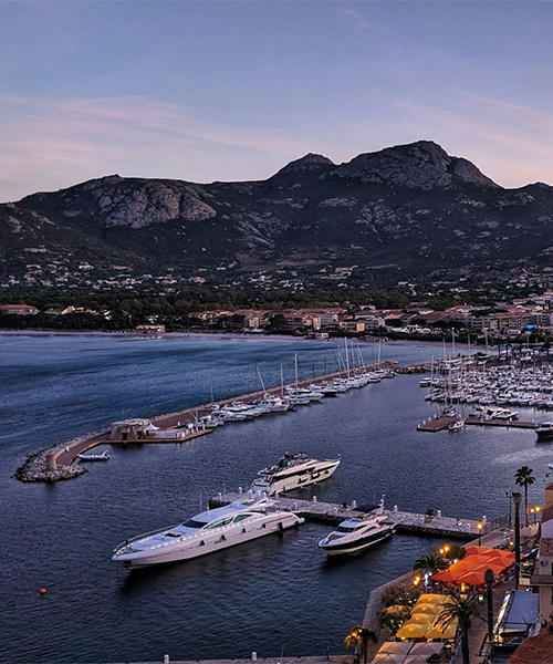 venir en bateau en corse