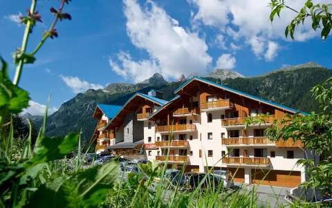 Résidence La Turra à Valfréjus - extérieur été