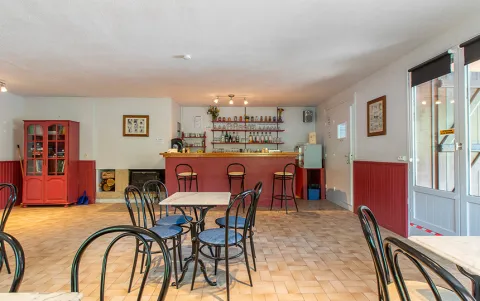 Résidence Les Gorges Rouges à Guillaumes - restaurant