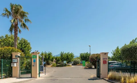 Entrée résidence Les Demeures du Ventoux