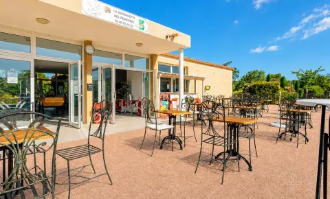 Terrasse snack Les Demeures du Ventoux
