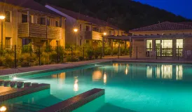 Résidence Le Clos du Rocher aux Eyzies de Tayac - Piscine