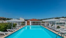 Résidence Le Crystal à Cagnes sur mer - piscine sur toit