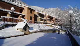 Résidence Les Gorges Rouges à Guillaumes - extérieur hiver