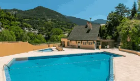 Résidence Les Gorges Rouges à Guillaumes - piscine municipale