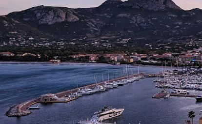 venir en bateau en corse